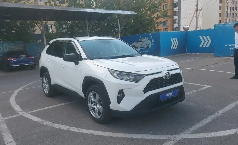 Toyota RAV4 2019 года за 16 500 000 тг. в Алматы фото 2
