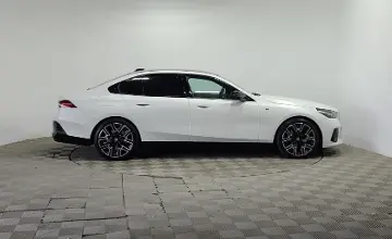 BMW 5 серии 2024 года за 32 900 000 тг. в Алматы фото 4