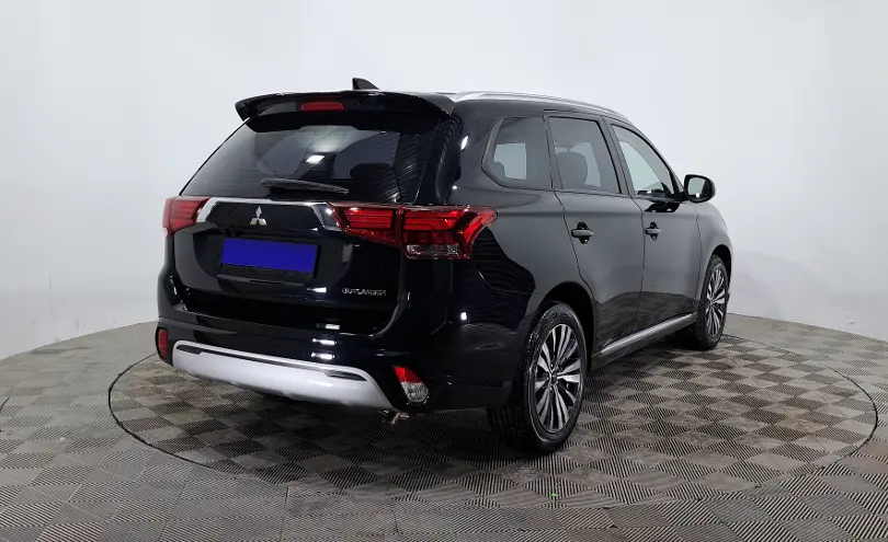 Mitsubishi Outlander 2022 года за 9 910 000 тг. в Алматы фото 5