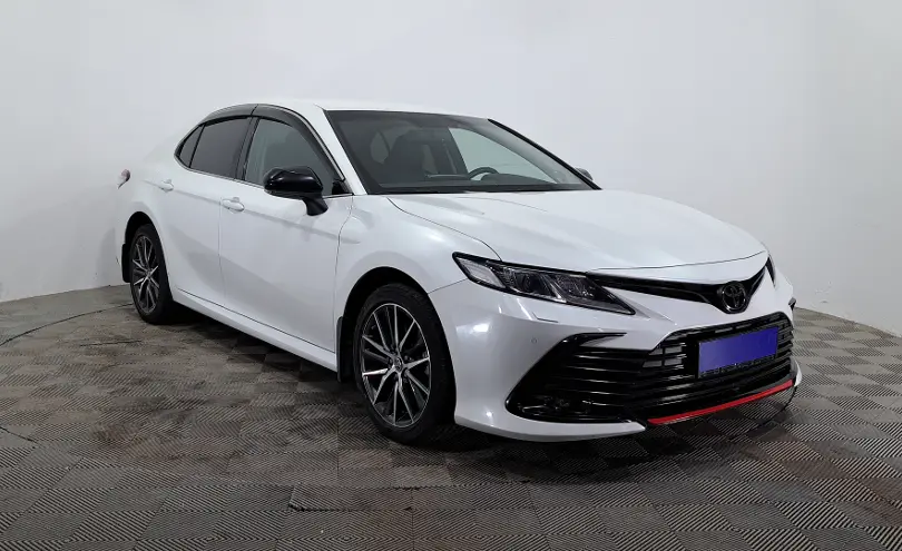 Toyota Camry 2022 года за 14 280 000 тг. в Алматы фото 3