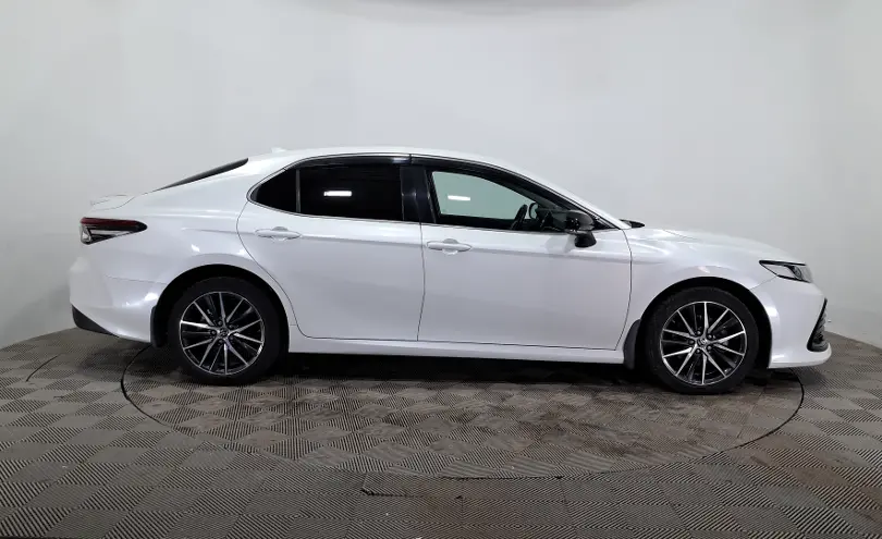 Toyota Camry 2022 года за 14 280 000 тг. в Алматы фото 4