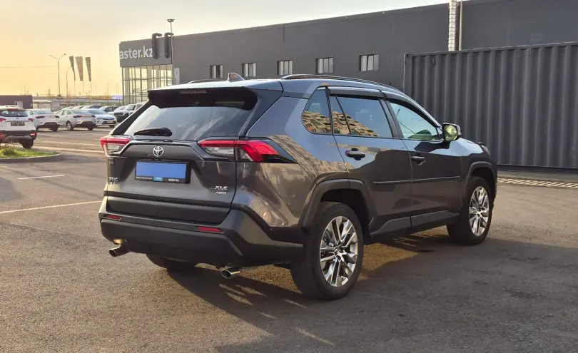 Toyota RAV4 2019 года за 10 800 000 тг. в Алматы фото 5