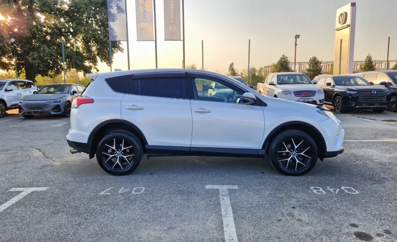 Toyota RAV4 2018 года за 14 000 000 тг. в Талдыкорган фото 4