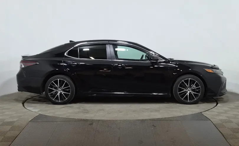 Toyota Camry 2022 года за 10 950 000 тг. в Астана фото 4