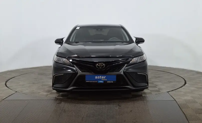 Toyota Camry 2022 года за 10 950 000 тг. в Астана фото 2