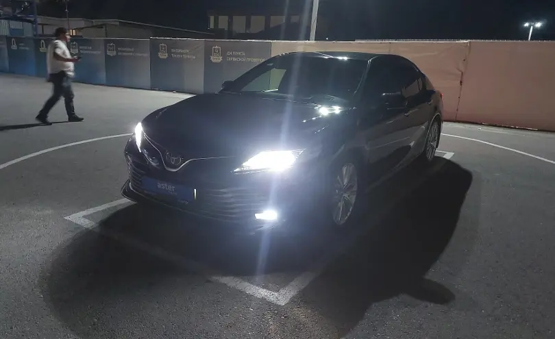 Toyota Camry 2018 года за 11 590 000 тг. в Шымкент