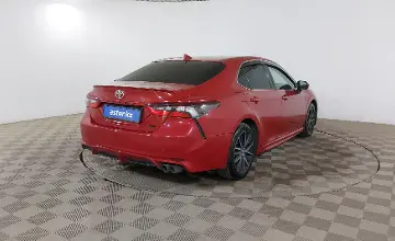 Toyota Camry 2021 года за 11 590 000 тг. в Шымкент