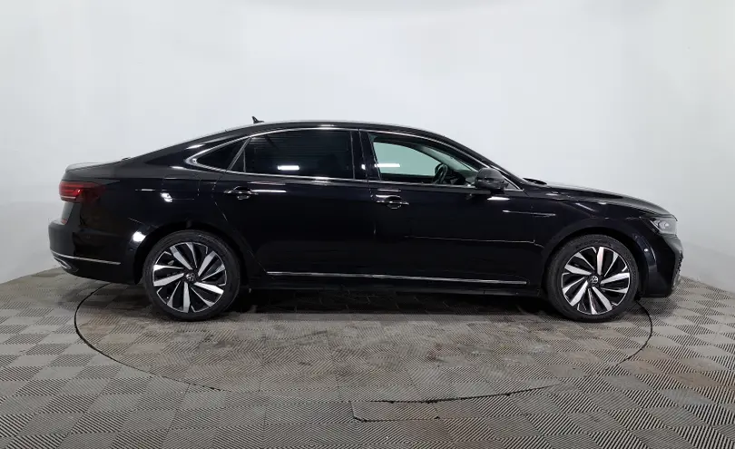 Volkswagen Passat 2022 года за 9 610 000 тг. в Астана фото 4