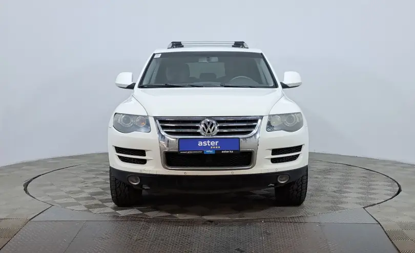 Volkswagen Touareg 2008 года за 4 970 000 тг. в Астана фото 2