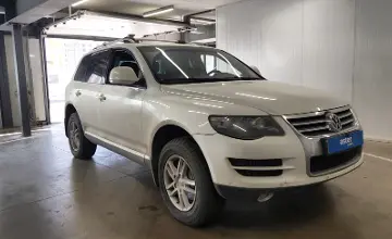Volkswagen Touareg 2008 года за 5 990 000 тг. в Астана фото 2