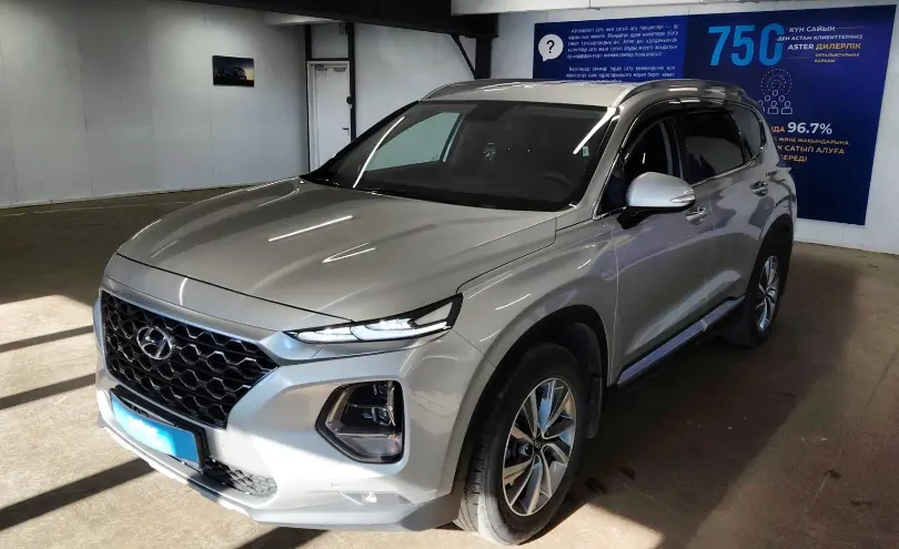 Hyundai Santa Fe 2019 года за 11 800 000 тг. в Астана