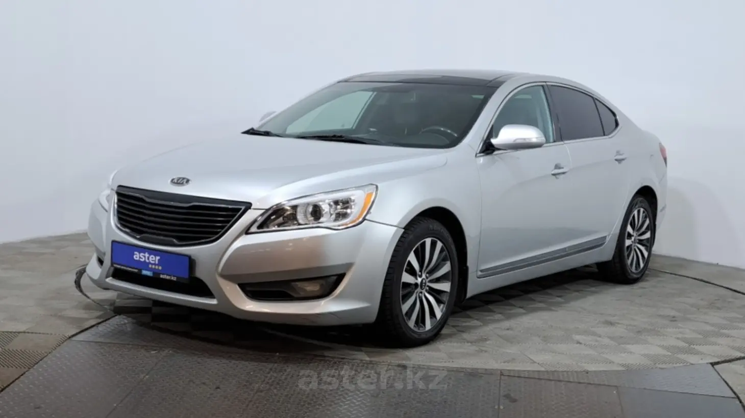 Kia Cadenza, 2012