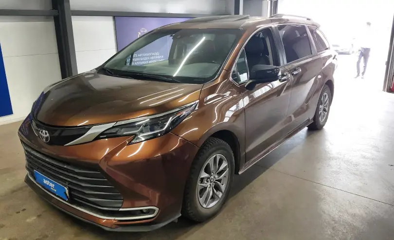 Toyota Sienna 2022 года за 14 990 000 тг. в Астана