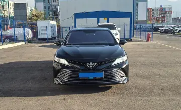 Toyota Camry 2018 года за 14 590 000 тг. в Алматы фото 2