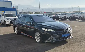 Toyota Camry 2018 года за 14 590 000 тг. в Алматы фото 3