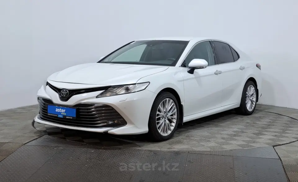 Toyota Camry 2021 года за 13 330 000 тг. в Астана