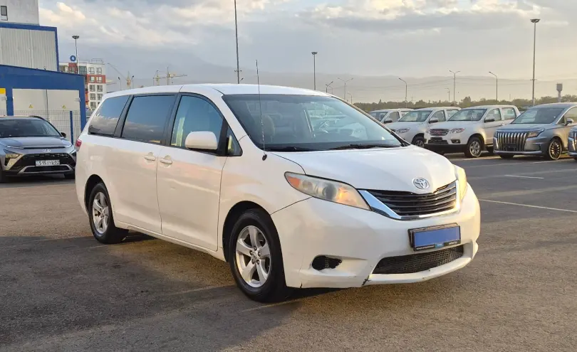 Toyota Sienna 2010 года за 8 070 000 тг. в Алматы фото 3