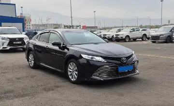 Toyota Camry 2020 года за 13 590 000 тг. в Алматы фото 3