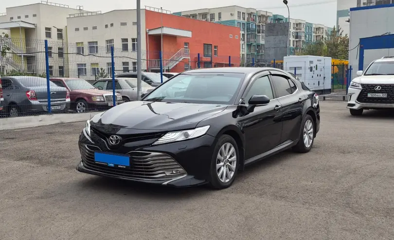 Toyota Camry 2020 года за 13 590 000 тг. в Алматы