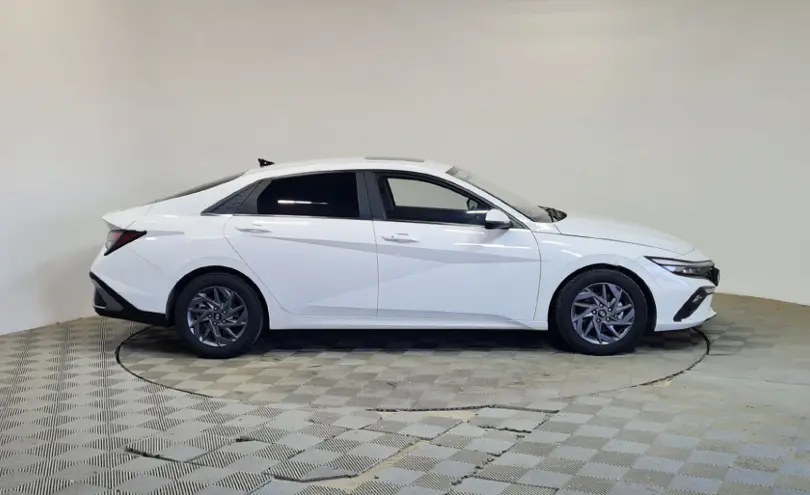 Hyundai Elantra 2023 года за 8 070 000 тг. в Алматы фото 4