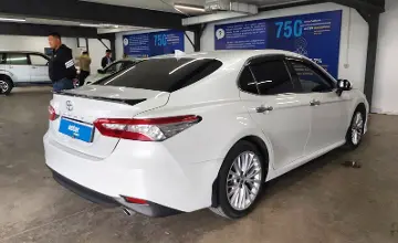 Toyota Camry 2018 года за 12 990 000 тг. в Астана фото 3