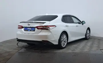 Toyota Camry 2018 года за 12 990 000 тг. в Астана