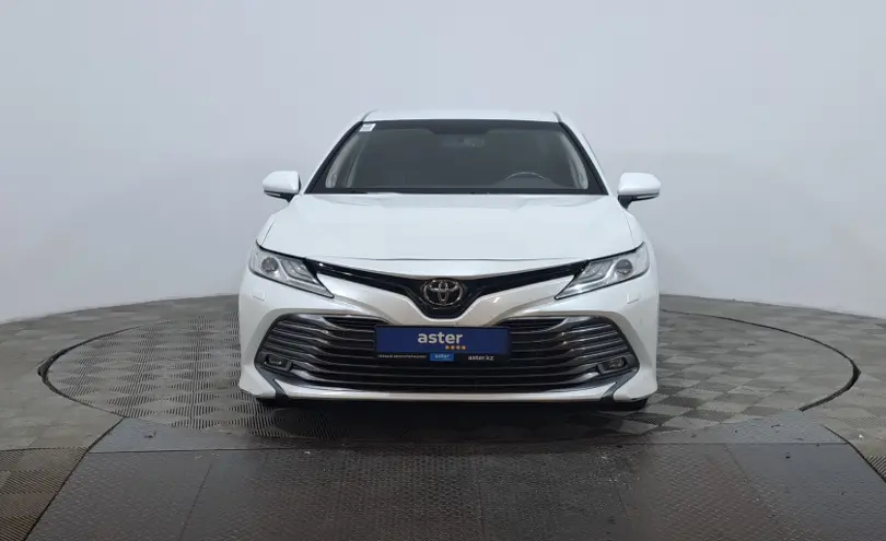 Toyota Camry 2018 года за 12 590 000 тг. в Астана фото 2