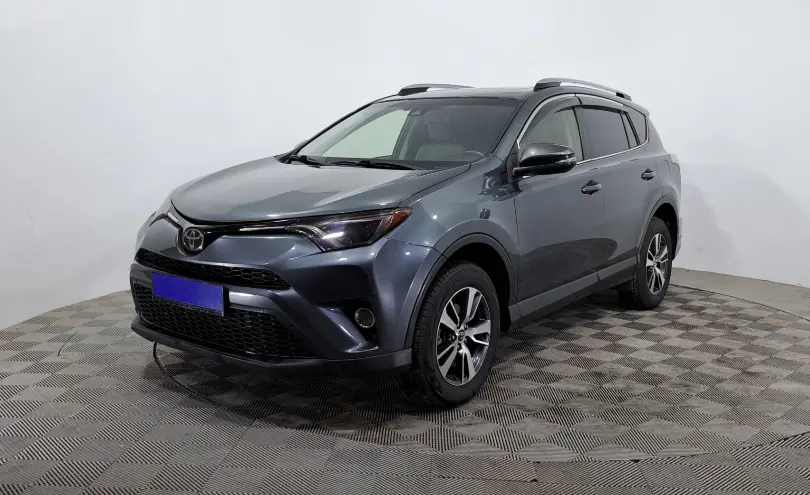 Toyota RAV4 2018 года за 9 590 000 тг. в Астана