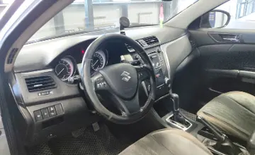 Suzuki Kizashi 2011 года за 3 990 000 тг. в Астана фото 5