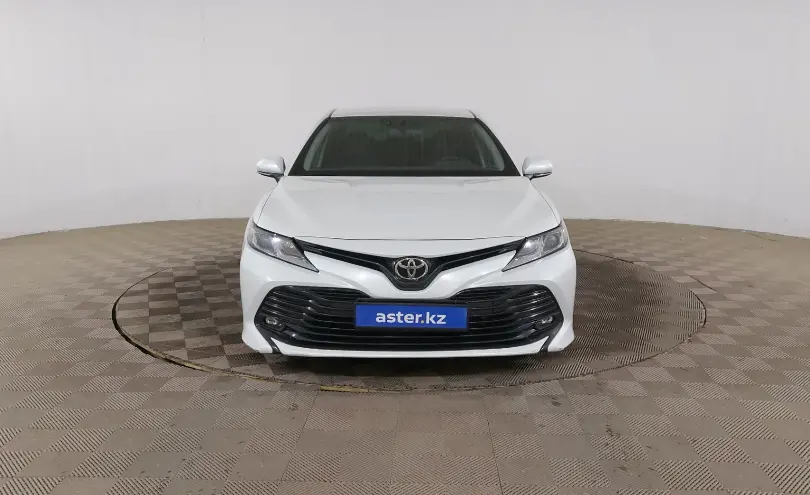 Toyota Camry 2018 года за 10 890 000 тг. в Шымкент фото 2