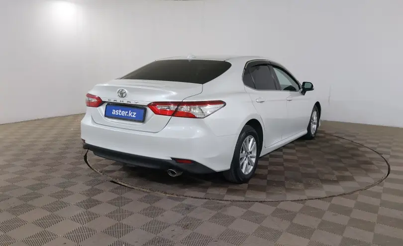 Toyota Camry 2018 года за 10 890 000 тг. в Шымкент фото 5