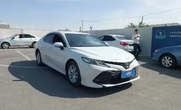 Toyota Camry 2018 года за 11 290 000 тг. в Шымкент фото 2