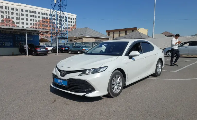 Toyota Camry 2018 года за 11 290 000 тг. в Шымкент