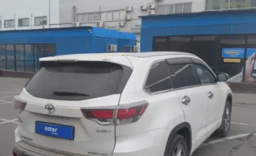 Toyota Highlander 2017 года за 10 690 000 тг. в Алматы фото 3
