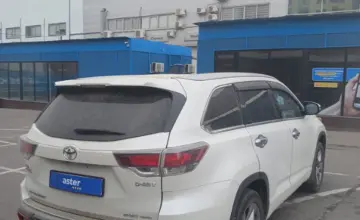 Toyota Highlander 2017 года за 10 690 000 тг. в Алматы фото 3
