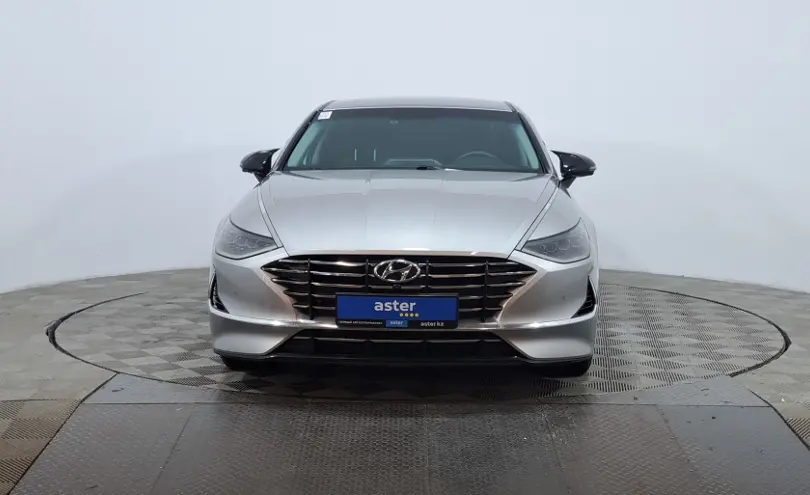Hyundai Sonata 2020 года за 11 710 000 тг. в Астана фото 2
