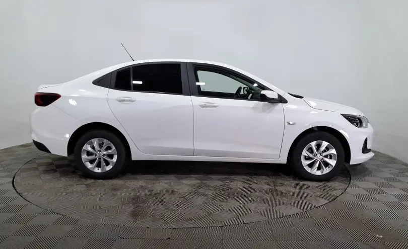 Chevrolet Onix 2025 года за 6 390 000 тг. в Астана фото 4