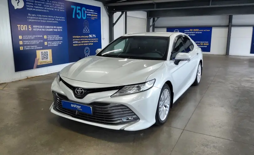 Toyota Camry 2019 года за 13 500 000 тг. в Астана