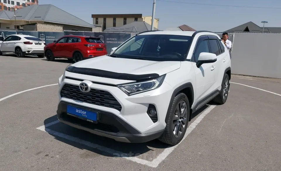 Toyota RAV4 2021 года за 14 500 000 тг. в Шымкент