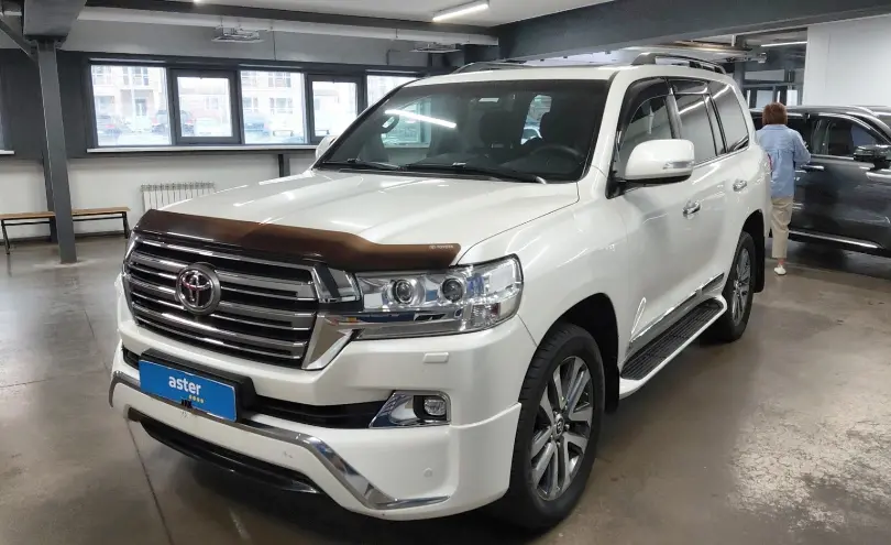 Toyota Land Cruiser 2017 года за 35 000 000 тг. в Астана