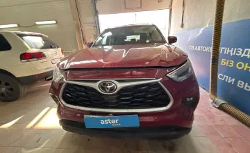 Toyota Highlander 2021 года за 18 500 000 тг. в Астана фото 2