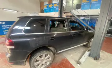 Volkswagen Touareg 2009 года за 5 500 000 тг. в Астана фото 4