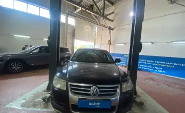 Volkswagen Touareg 2009 года за 5 500 000 тг. в Астана фото 2