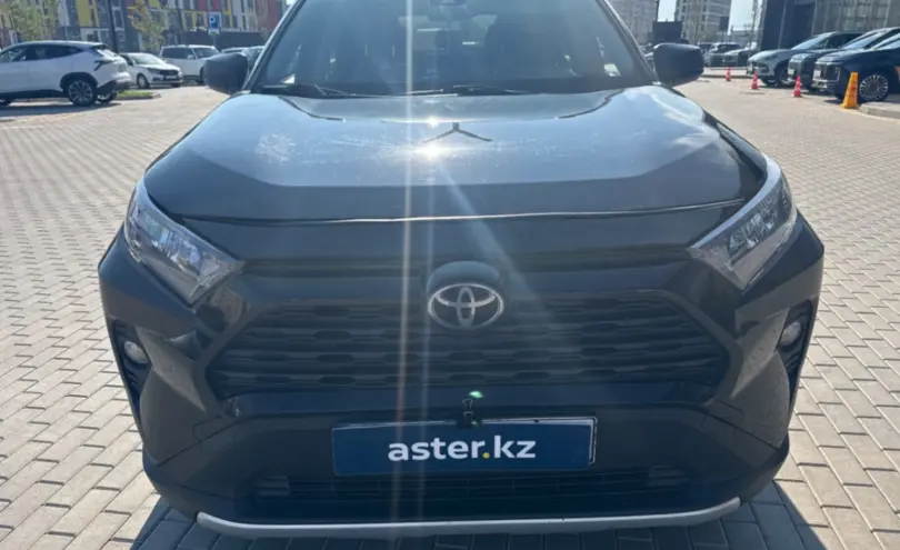 Toyota RAV4 2020 года за 10 500 000 тг. в Астана фото 2