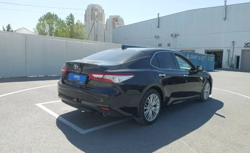 Toyota Camry 2018 года за 13 000 000 тг. в Шымкент фото 3