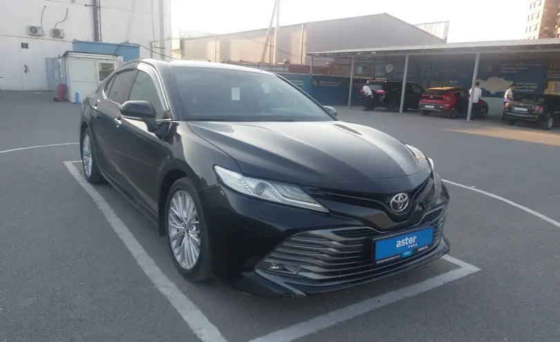 Toyota Camry 2019 года за 13 500 000 тг. в Шымкент фото 2