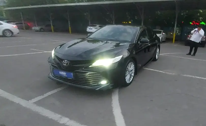 Toyota Camry 2019 года за 13 300 000 тг. в Алматы
