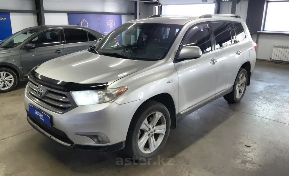 Toyota Highlander 2013 года за 12 600 000 тг. в Астана