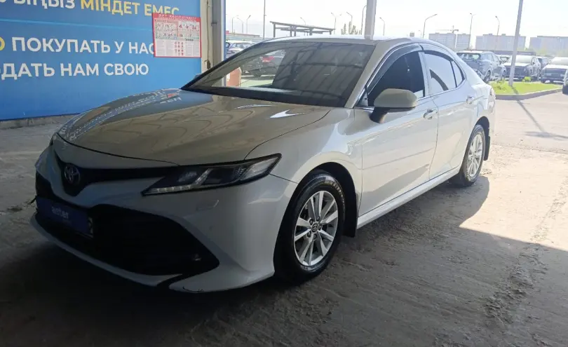 Toyota Camry 2021 года за 14 000 000 тг. в Алматы