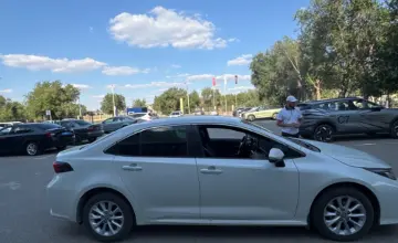 Toyota Corolla 2020 года за 10 000 000 тг. в Актобе фото 4